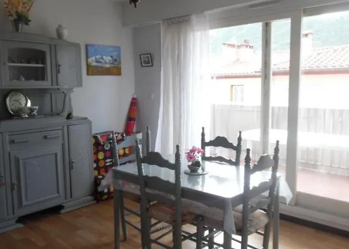 Confortable F2 Avec Terrasse Et Parking, Proche Des Cures Et Du Centre-ville D'amelie-les-bains - Fr-1-703-111 *
