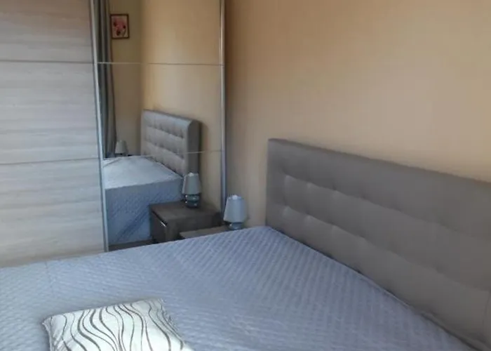 Апартаменты Confortable F2 Avec Terrasse Et Parking, Proche Des Cures Et Du Centre-ville D'amelie-les-bains - Fr-1-703-111 Амели-ле-Бен-Палальда